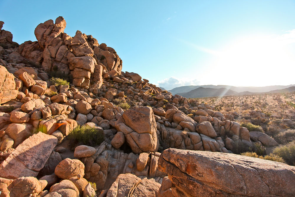 Felsen im Joshua Tree National Park bei Sonnenuntergang
