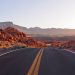 Straße im Valley of Fire bei Sonnenuntergang