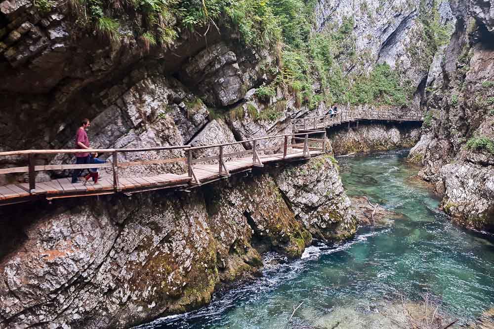 Vintgar Klamm in Slowenien mit Kleinkind