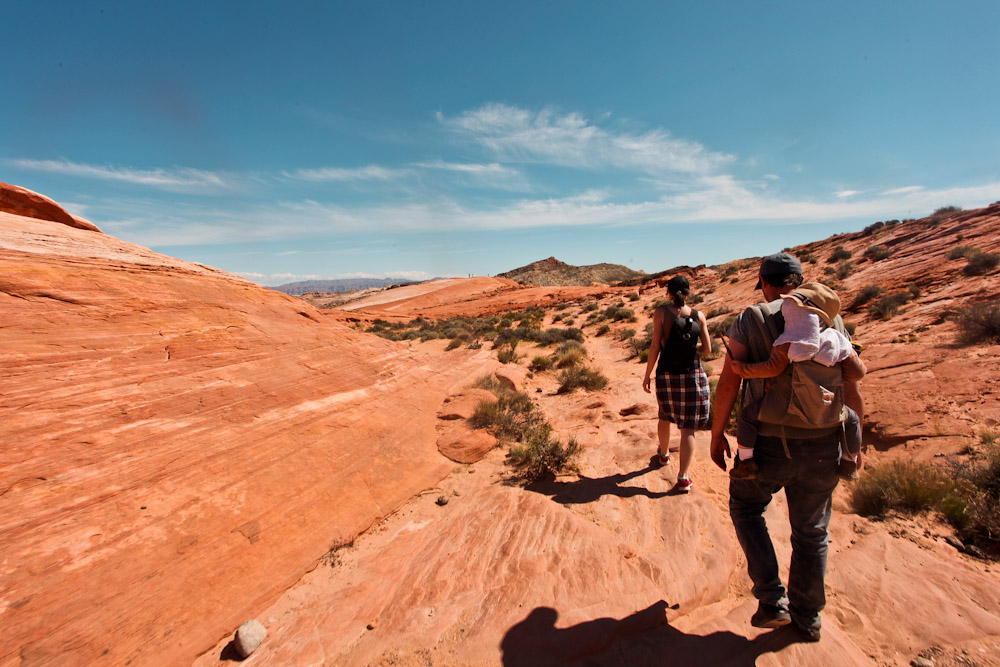 Am Fire Wave Trail im Valley of Fire mit Kleinkind