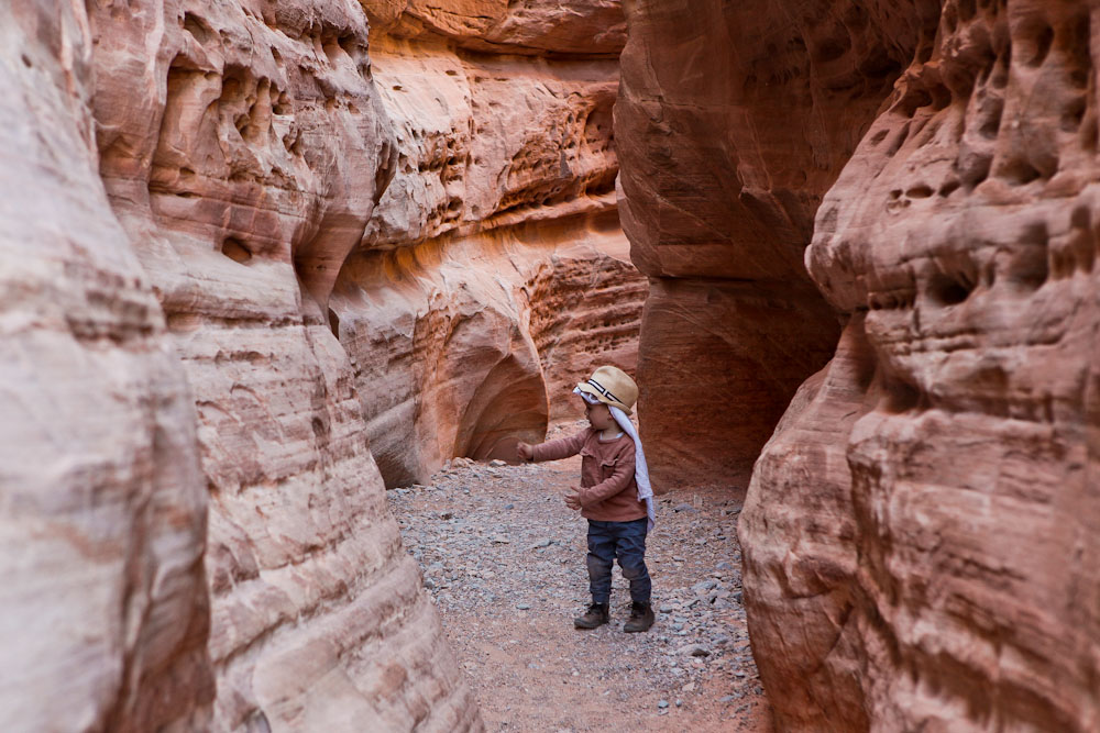 White Domes Slot Canyon Valley of Fire Sehenswürdigkeiten mit Kleinkind