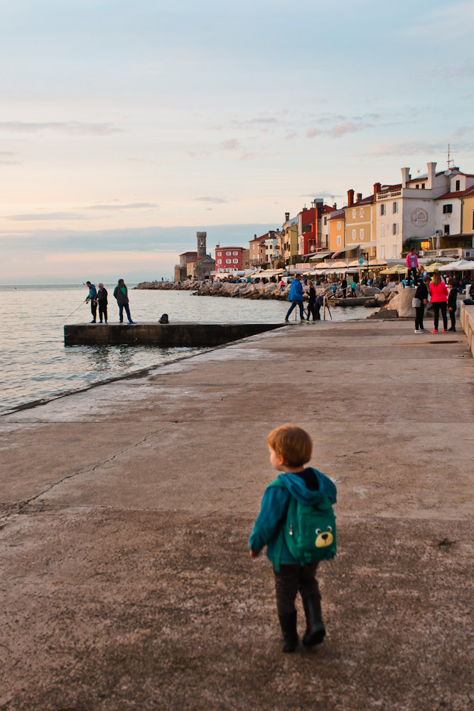 Piran Altstadt mit Kleinkind