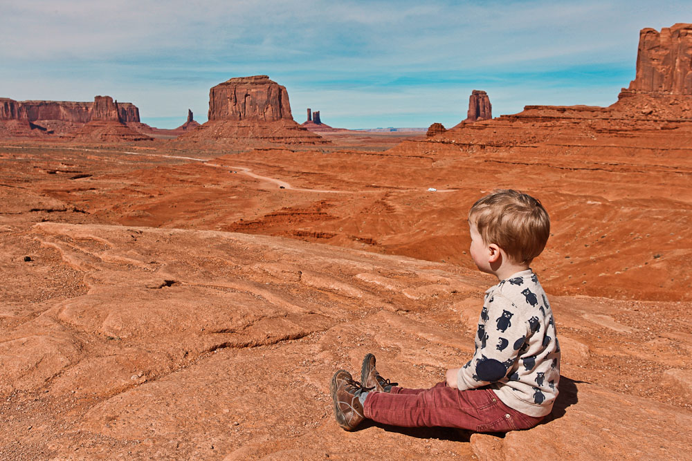 Monument Valley mit Kleinkind