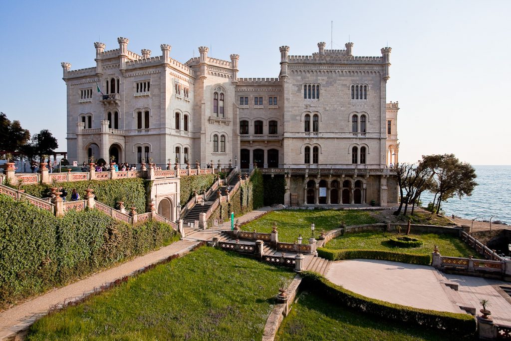 Triest Sehenswürdigkeiten außerhalb der Stadt: das Castello di Miramare