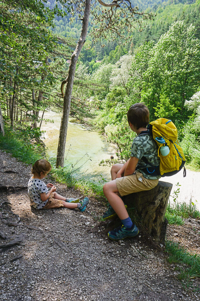 Am 1. Wiener Wasserleitungsweg durchs Höllental wandern mit Kindern