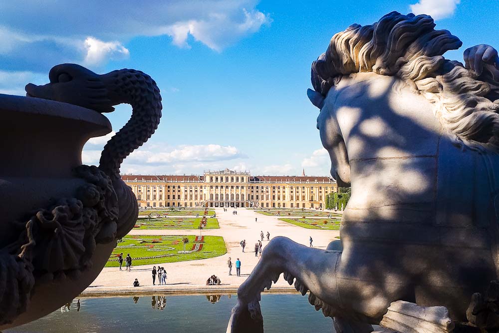 Schlosspark Schönbrunn: Blick vom Neptunbrunenn auf's Schloss