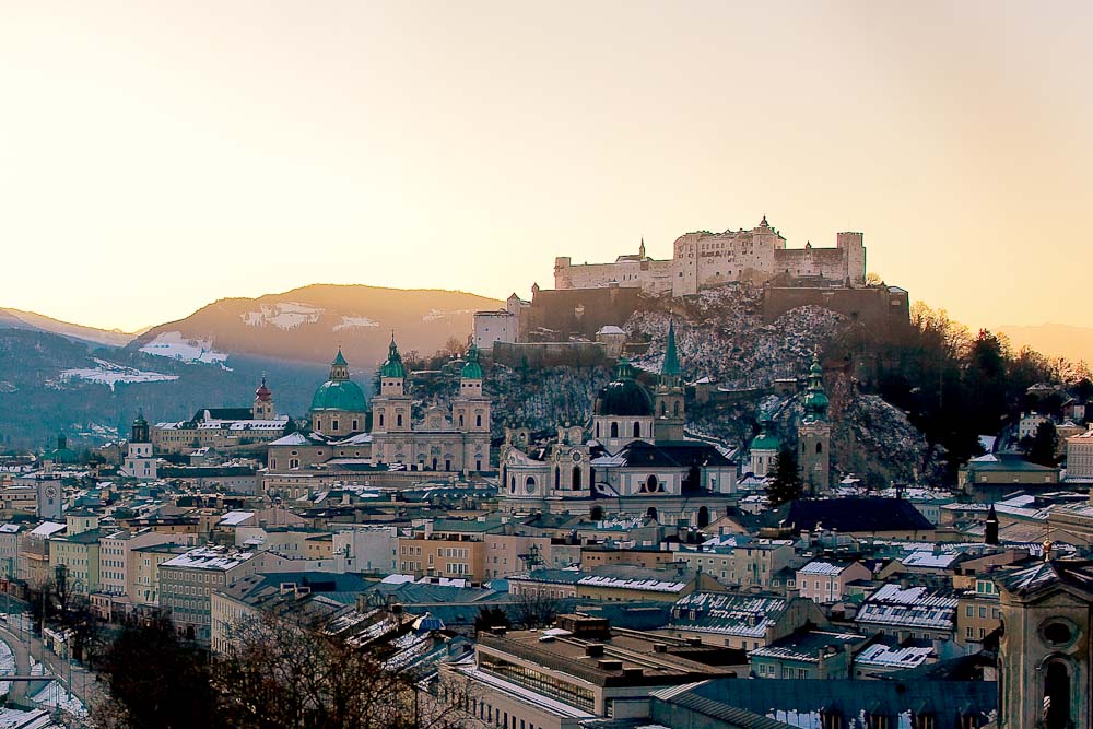 Salzburger Stadtberge: Blick vom Mönchsberg auf Altstadt und Festung