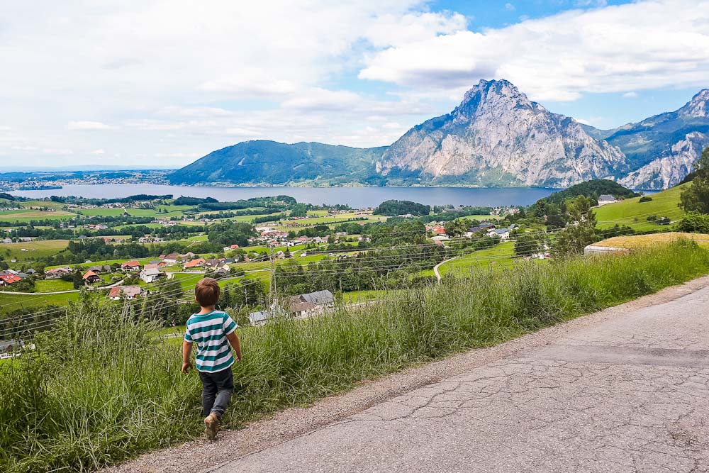 Traunsee mit Kindern: Aussicht bei der Hochsteinalm Wanderung