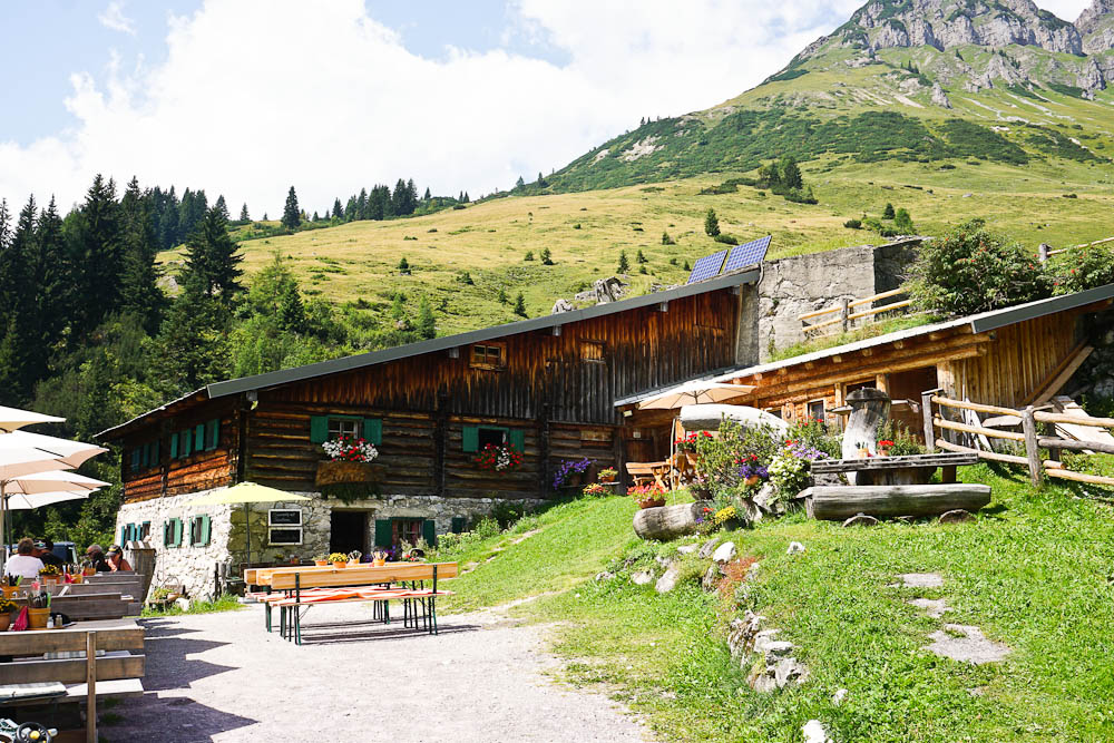 Filzmoos leichte Wanderungen: zur Kirchgasshütte auf der Aualm