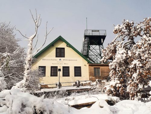 Rudolf Proksch Hütte und Klesheimwarte am Pfaffstättner Kogel