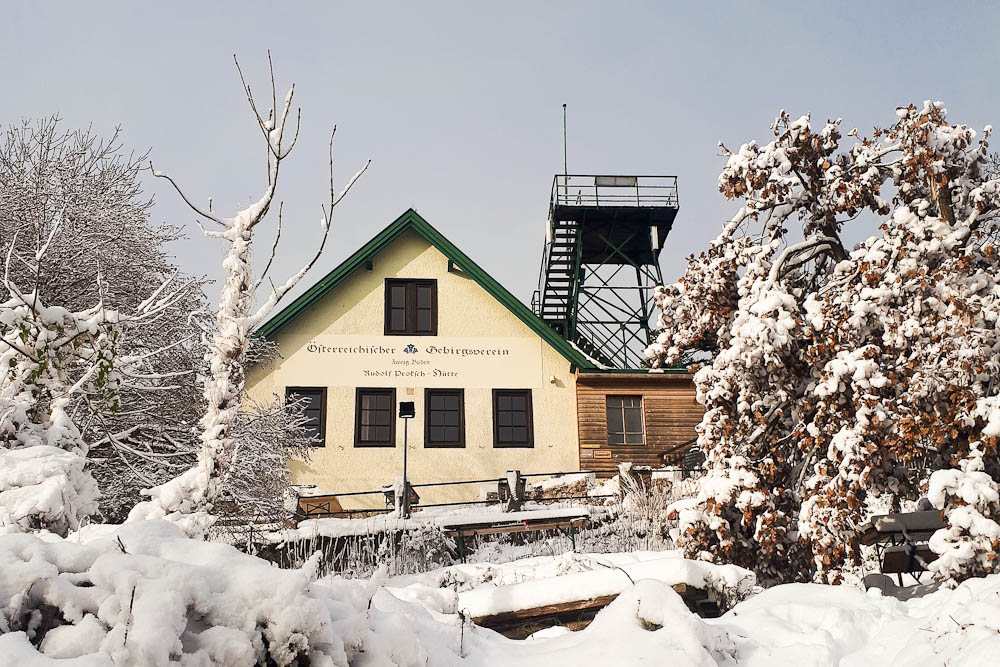 Rudolf Proksch Hütte und Klesheimwarte am Pfaffstättner Kogel