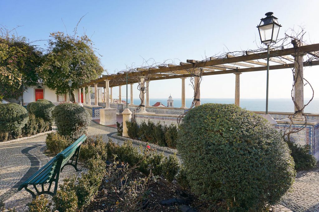 Miradouro de Santa Luzia am frühen Vormittag