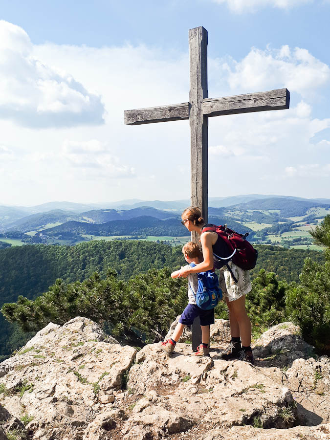Peilstein mit Kindern: Am Gipfelkreuz