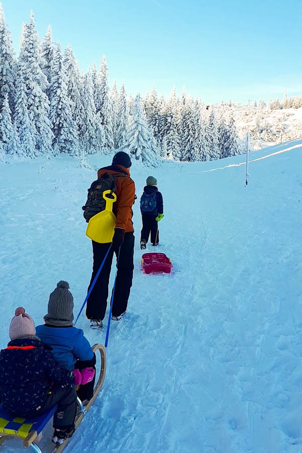 Rax Winter mit Kindern rodeln