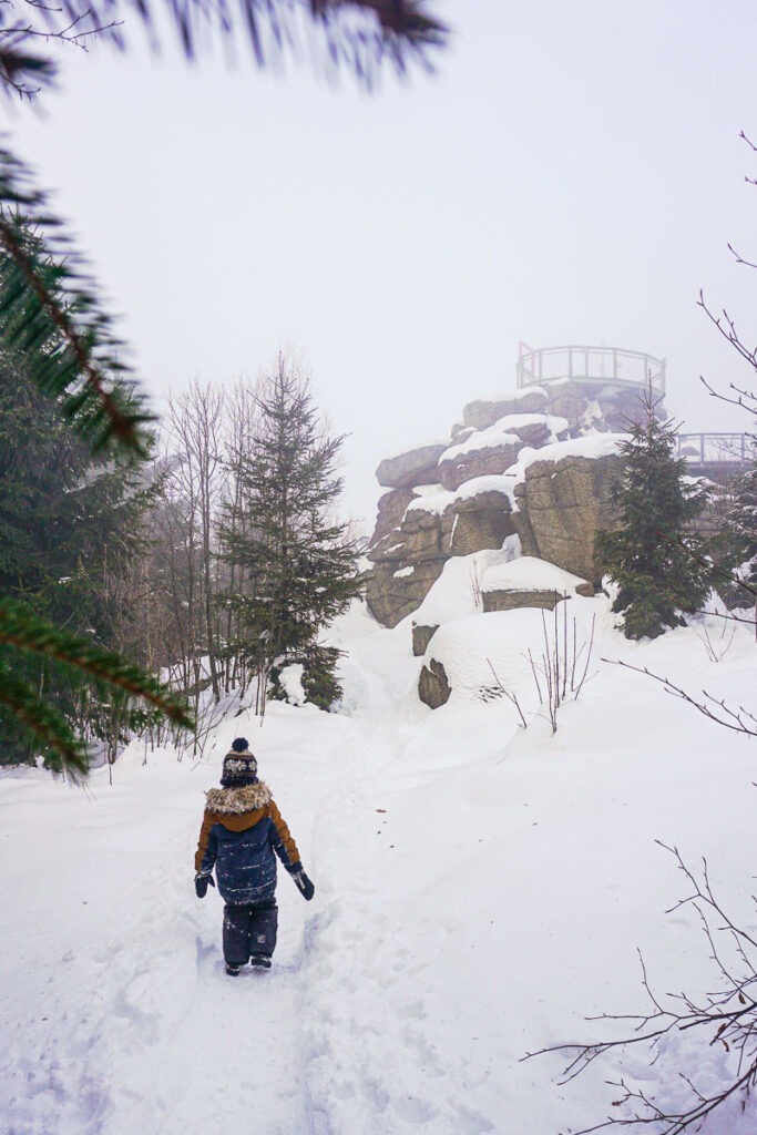 Nebelstein wandern mit Kindern im Winter 