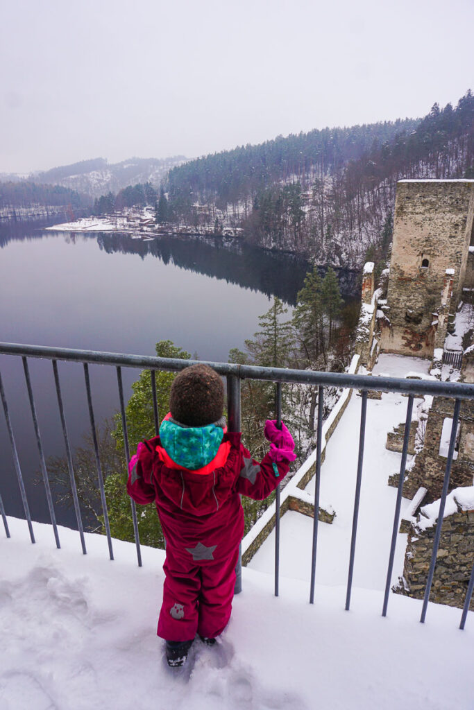 Ruine Dobra Waldviertel mit Kindern Winter
