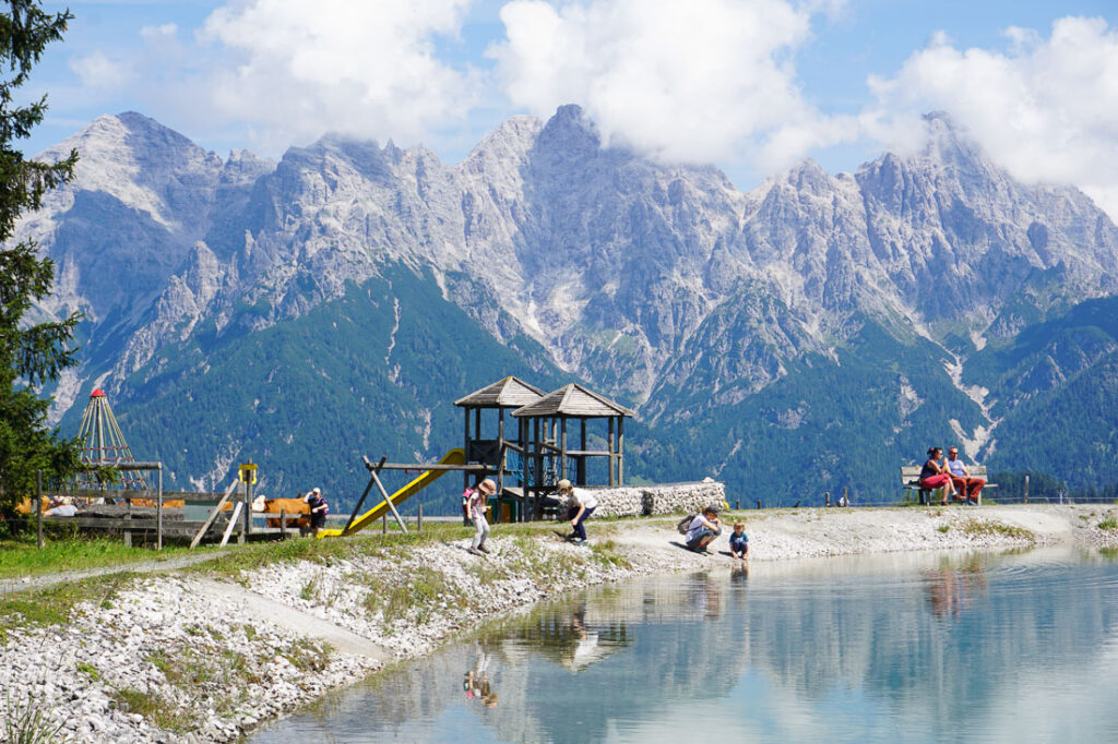 Pillerseetal wandern mit Kindern Buchensteinwand Spielplatz