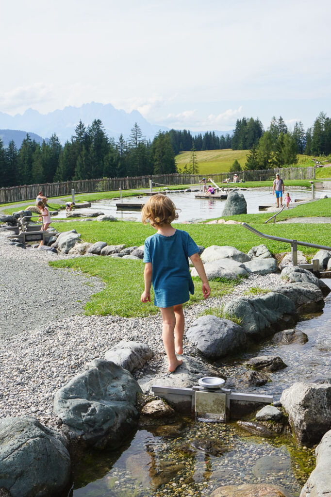 Wasserspielplatz Timoks Wilde Welt Tirol mit Kindern