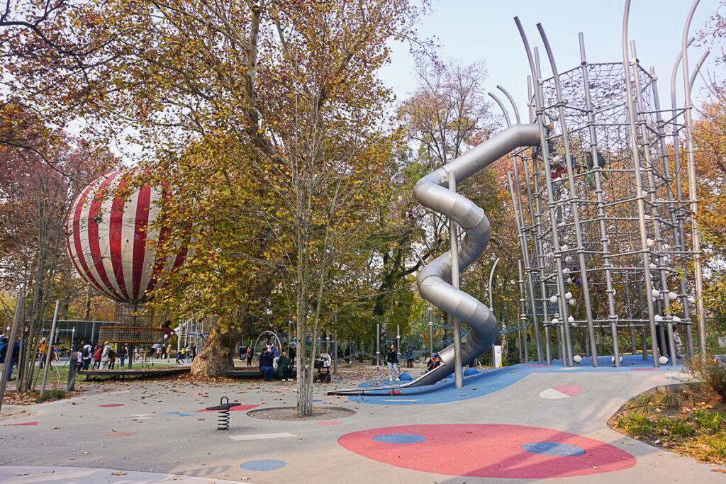 Themenspielplatz Varosliget Ballon Budapest mit größeren Kindern