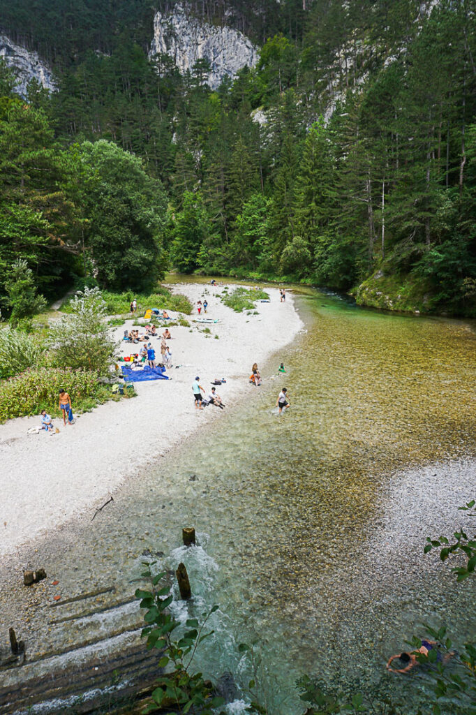 Strand an der Schwarza im Höllental