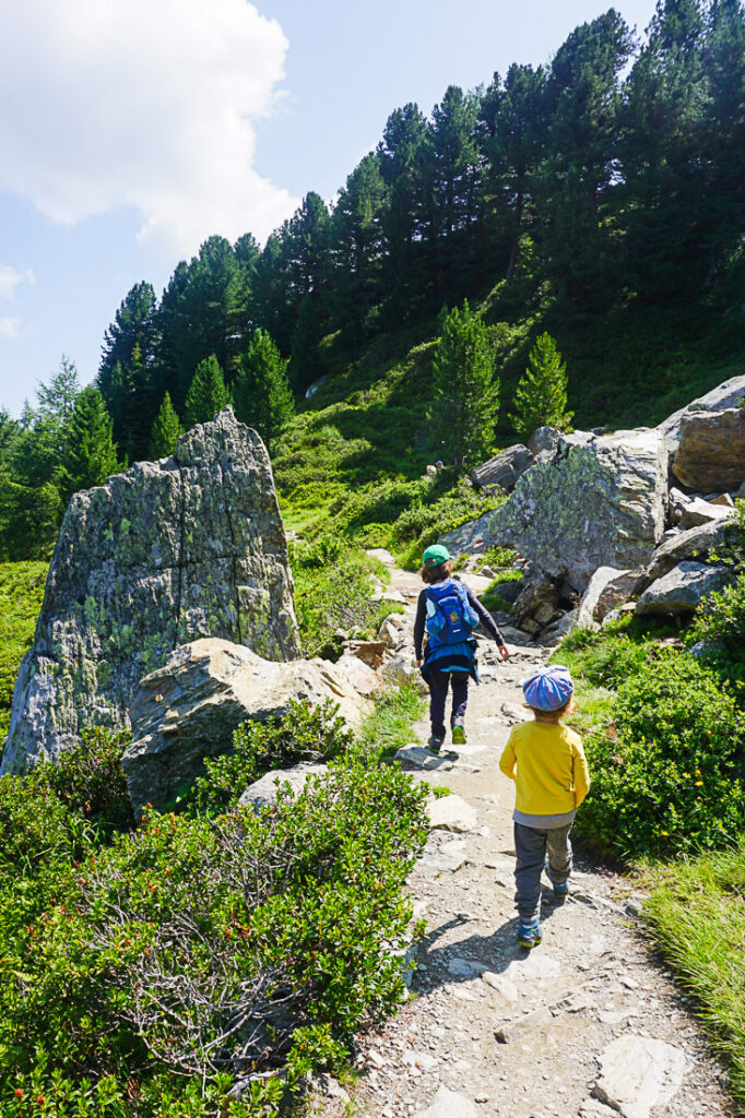 Wandern am Zirbenweg mit Kindern