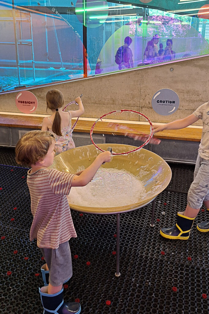 Graz Kinder indoor: Frida & Fred Kindermuseum Seifenblasenträume