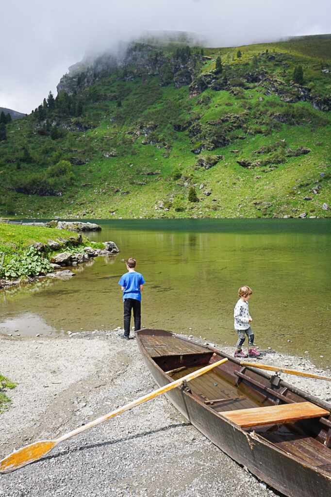 Ruderboot am Falkertsee in den Nockbergen