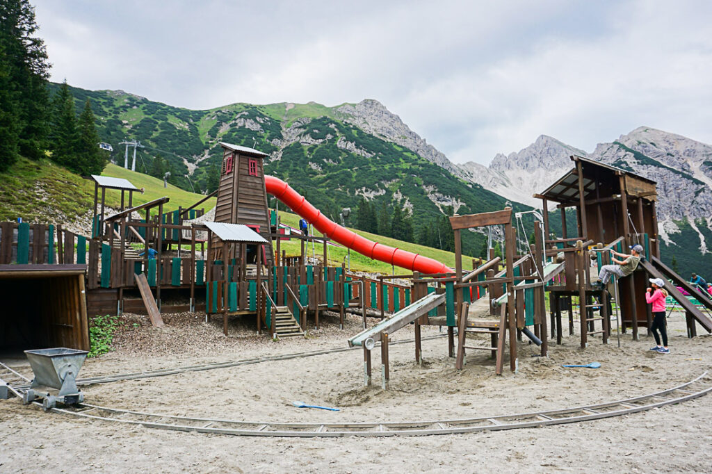 Seefeld mit Kindern: Bergbau-Spielplatz Rosshütte