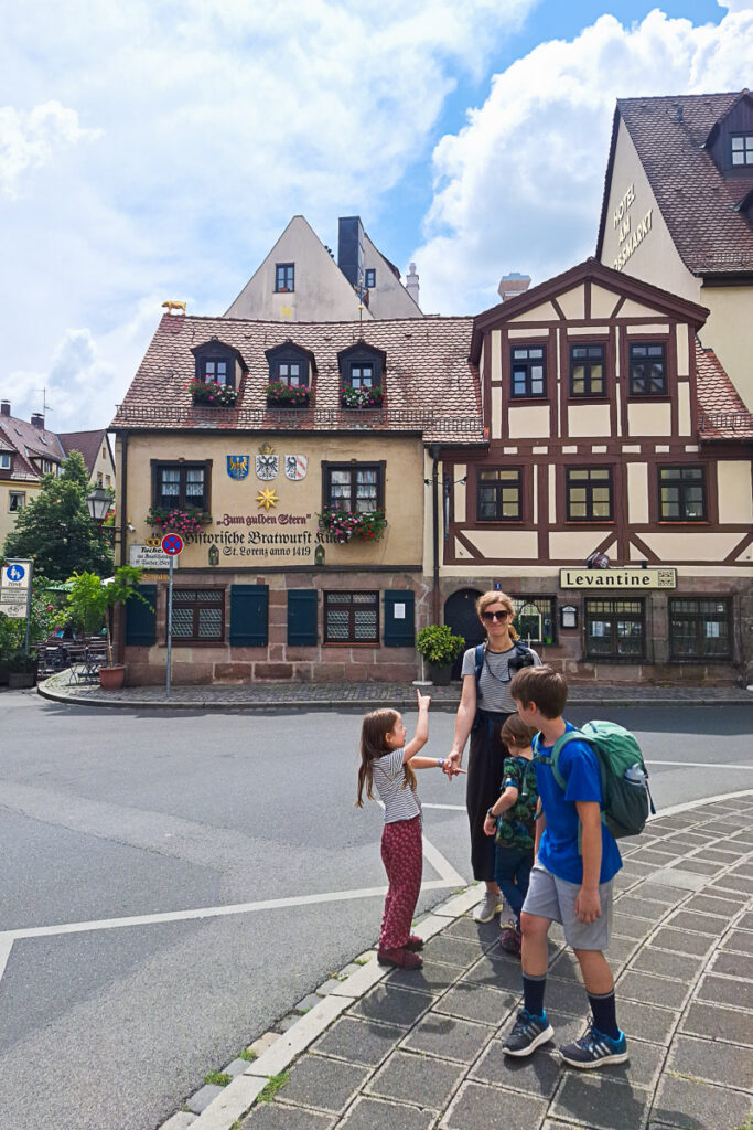 Zum Gulden Stern Bratwurstküche Nürnberg mit Kindern