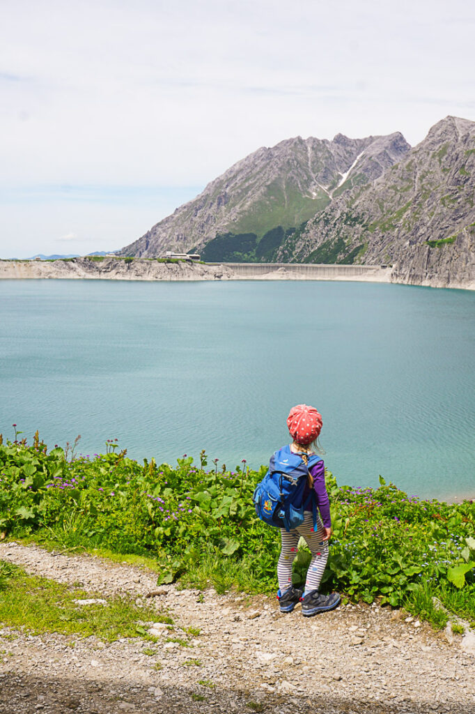 Lünersee mit Kleinkind