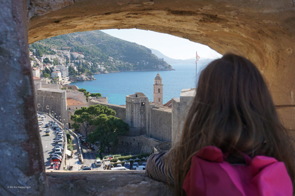Stadtmauer Dubrovnik mit Kind