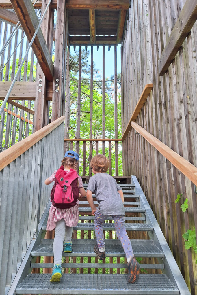 Theresienwarte Baden mit Kindern