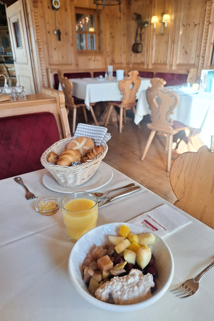 Frühstück im Hotel Alpina Kössen