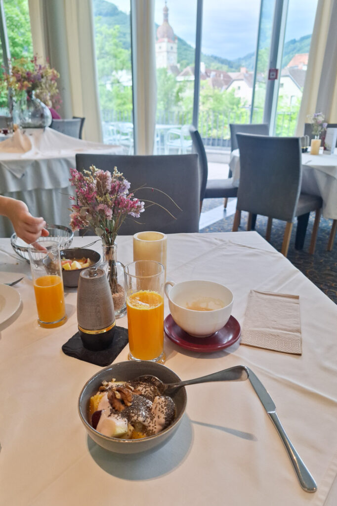 Frühstück im Hotel Schloss Eisenstrasse