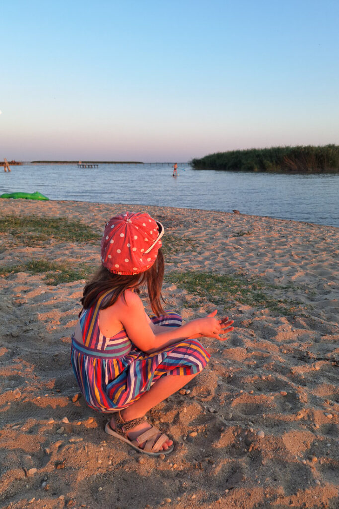 Neuer Strand Breitenbrunn mit Kindern