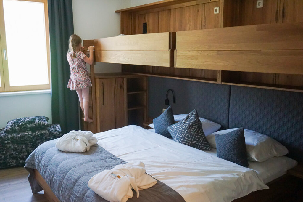 Bachgut Schlafzimmer mit Stockbetten