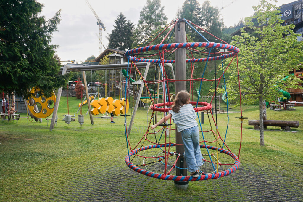 Saalbach Hinterglemm Ausflugsziele mit Kindern: Montelino's Erlebnisalm Spielplatz